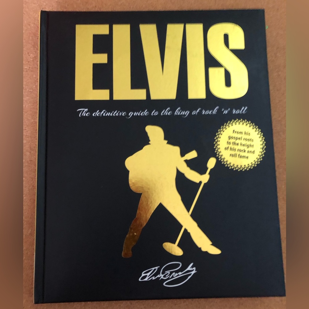 ELVIS PRESLEY COLLECTABLE BOOK